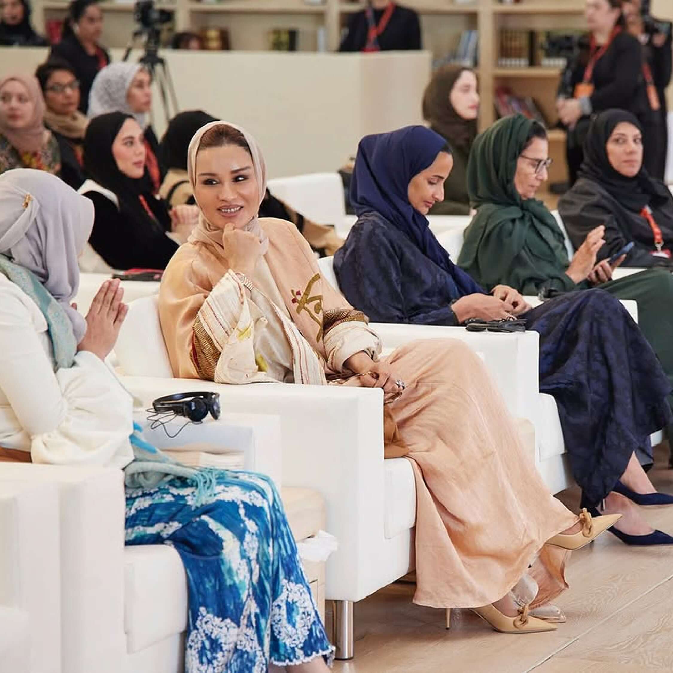 Moza bint Nasser ile Catena Stiletto